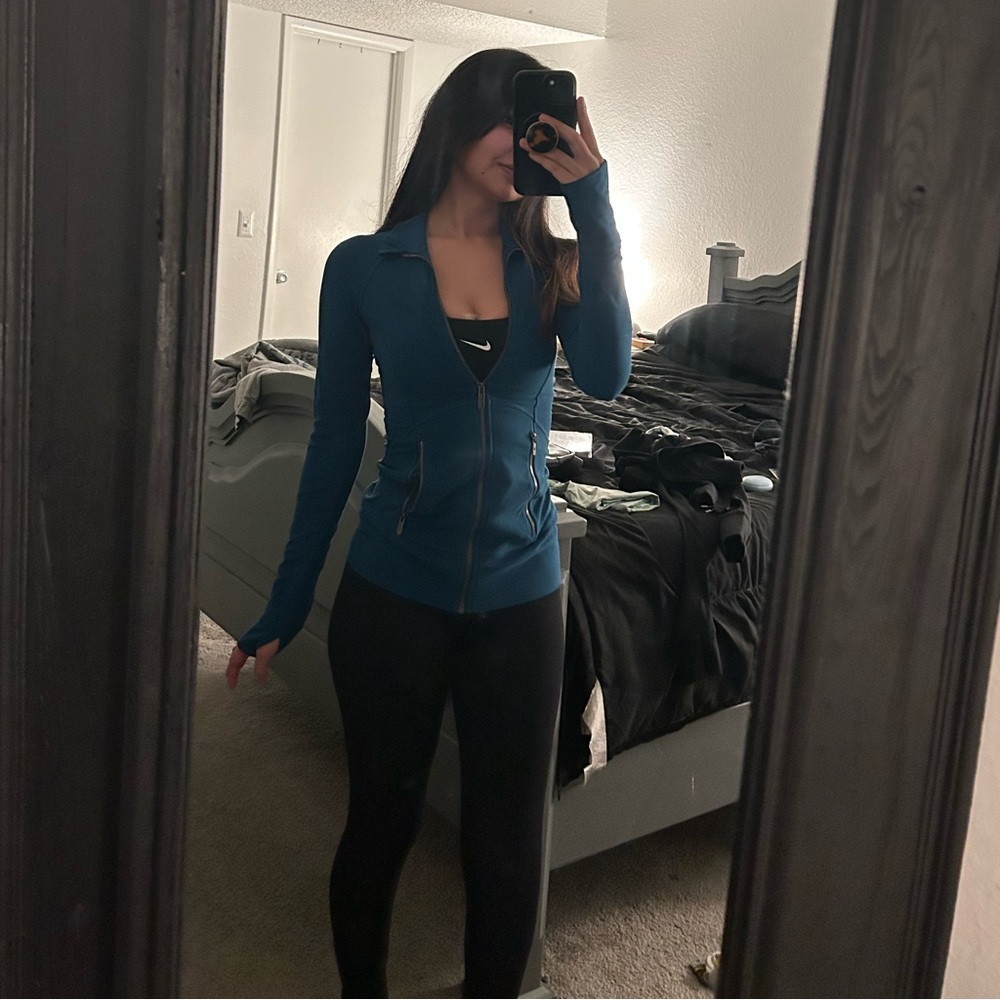 Lululemon define jacket in blue teal! 💙💚💙 - Picture 5 of 8
